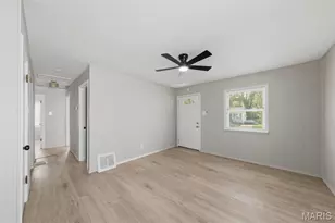 321 Caithness Rd, Saint Louis, MO 63137 - Photo 7
