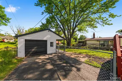 321 Caithness Road, Saint Louis, MO 63137 - Photo 3