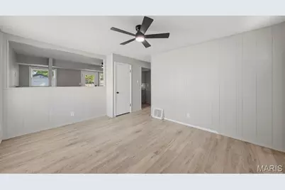 321 Caithness Road, Saint Louis, MO 63137 - Photo 5
