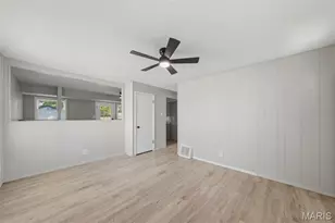 321 Caithness Rd, Saint Louis, MO 63137 - Photo 5