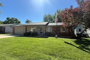 126 Del Oro Dr, Saint Peters, MO 63376 - Photo 1