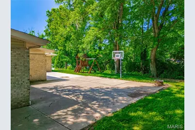 341 Elmcrest Drive, Ballwin, MO 63011 - Photo 57
