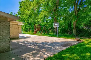 341 Elmcrest Dr, Ballwin, MO 63011 - Photo 57