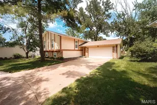 367 Napoli Ct, Ballwin, MO 63021 - Photo 3