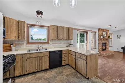 12120 Jeannette Mary Drive, Maryland Heights, MO 63043 - Photo 11