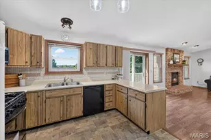12120 Jeannette Mary Dr, Maryland Heights, MO 63043 - Photo 11