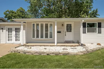 12030 Bennington Place, Maryland Heights, MO 63043 - Photo 3