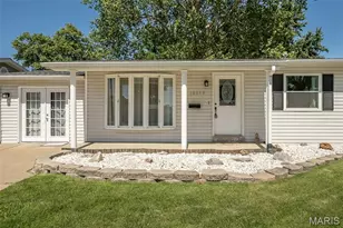 12030 Bennington Pl, Maryland Heights, MO 63043 - Photo 3