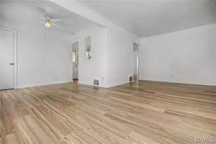 10725 St Lawrence Ln, Saint Ann, MO 63074 - Photo 3