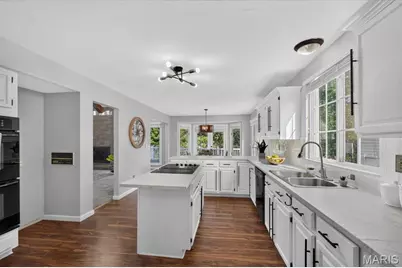 13023 Walnutway Manor, Saint Louis, MO 63146 - Photo 5