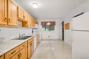 1840 Teakwood Manor Dr, Saint Louis, MO 63031 - Photo 7