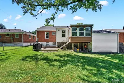 8933 Saint Louis Avenue, Saint Louis, MO 63114 - Photo 35