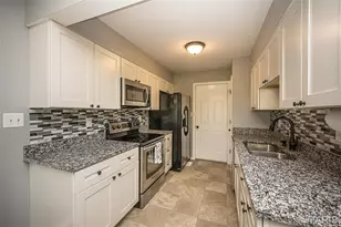 11932 Autumn Lakes Dr, Maryland Heights, MO 63043 - Photo 17