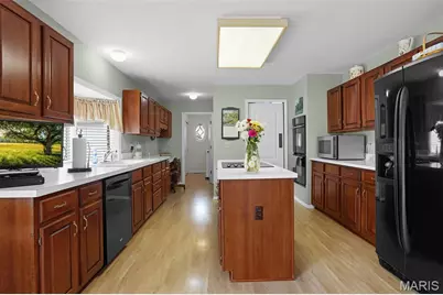 5812 Cataumet Court, Saint Louis, MO 63128 - Photo 9