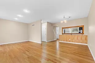 10473 Corbeil Dr, Creve Coeur, MO 63146 - Photo 9