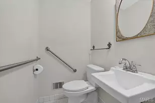 621 Windrush Dr, Kirkwood, MO 63122 - Photo 13