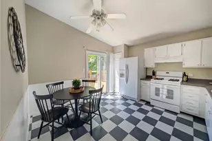 1957 Tealwood Cove Dr, Florissant, MO 63031 - Photo 7
