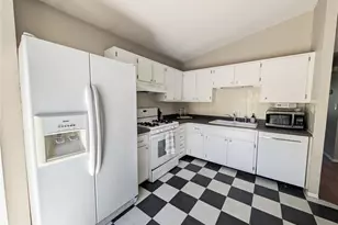 1957 Tealwood Cove Dr, Florissant, MO 63031 - Photo 9