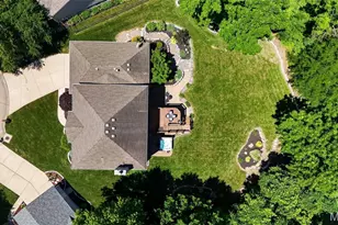 320 Huntleigh Manor Dr, Saint Charles, MO 63303 - Photo 5