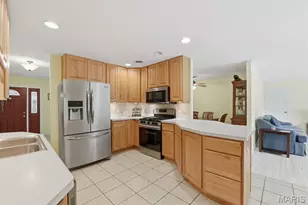 5044 Tealby Ln, Saint Louis, MO 63128 - Photo 5