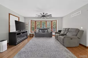 10 Woodleaf Ct, Saint Paul, MO 63366 - Photo 3