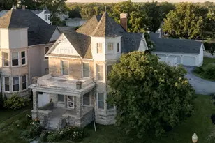215 N 3rd St, Louisiana, MO 63353 - Photo 1