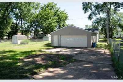 754 Loekes Drive, Florissant, MO 63031 - Photo 3
