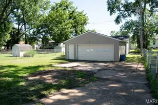 754 Loekes Dr, Florissant, MO 63031 - Photo 3