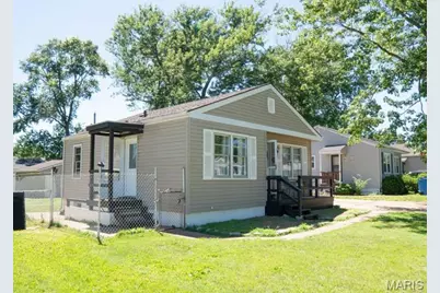 754 Loekes Drive, Florissant, MO 63031 - Photo 3