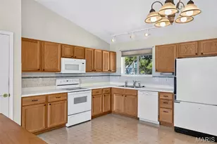 7 Red Cedar Parc Ct, O'Fallon, MO 63368 - Photo 9