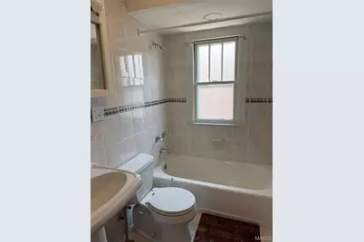 2404 Hartland Avenue, Saint Louis, MO 63114 - Photo 7