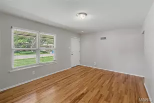 566 Candle Light Ln, Hazelwood, MO 63042 - Photo 3