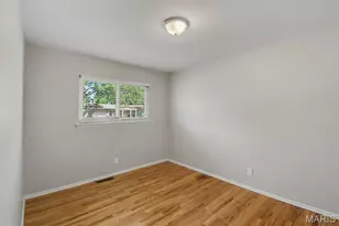 566 Candle Light Ln, Hazelwood, MO 63042 - Photo 9