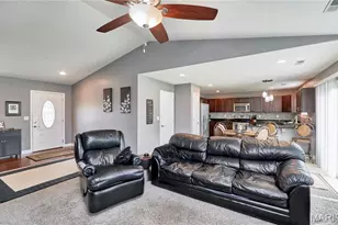 437 Prairie Creek Dr, Wentzville, MO 63385 - Photo 9