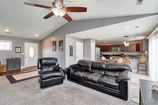 437 Prairie Creek Dr, Wentzville, MO 63385 - Photo 11