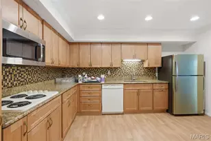 578 Sarah Ln, Saint Louis, MO 63141 - Photo 11