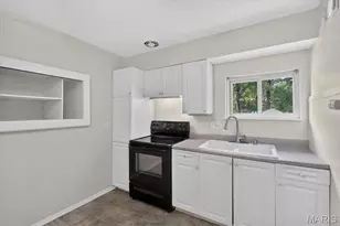 200 Hillcrest Blvd, Ballwin, MO 63021 - Photo 5