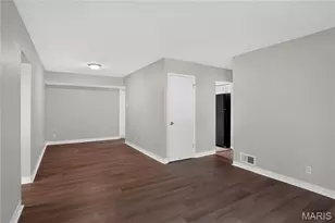 10616 Dunkeld Cir, Bel-Ridge, MO 63137 - Photo 7