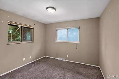 2245 N Elizabeth Avenue, Florissant, MO 63031 - Photo 9