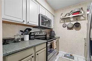1076 Mersey Bend Dr, Oakville, MO 63129 - Photo 7
