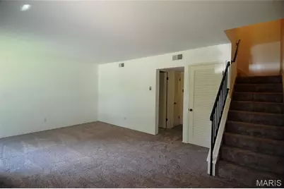 10174 Sakura Drive, Saint Louis, MO 63128 - Photo 7