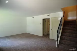 10174 Sakura Dr, Saint Louis, MO 63128 - Photo 7