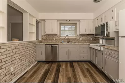 4327 Chateau De Ville Drive, Saint Louis, MO 63129 - Photo 7