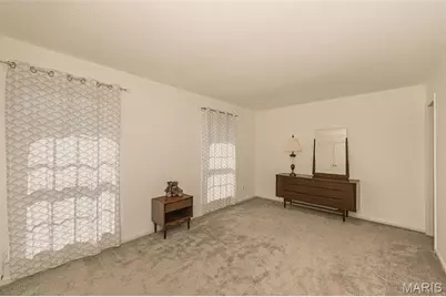 4327 Chateau De Ville Drive, Saint Louis, MO 63129 - Photo 15