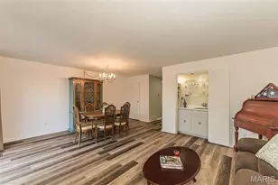 4327 Chateau De Ville Dr, Saint Louis, MO 63129 - Photo 13