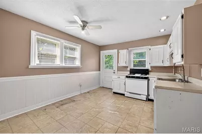 9259 E Breckenridge Road, Breckenridge Hills, MO 63114 - Photo 13