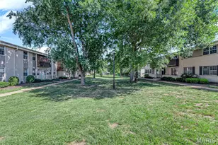 128 Shadalane Walk Unit #A Walk, Ballwin, MO 63011 - Photo 3