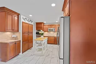 5812 Birch Hollow Dr, Saint Louis, MO 63129 - Photo 11