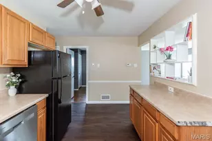10205 Gourock Dr, Saint Louis, MO 63137 - Photo 9
