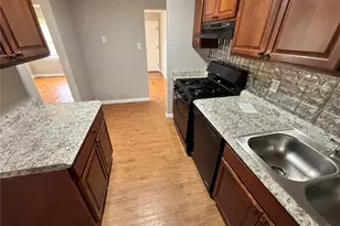 10235 Cabot Dr, Bellefontaine Neighbors, MO 63137 - Photo 15